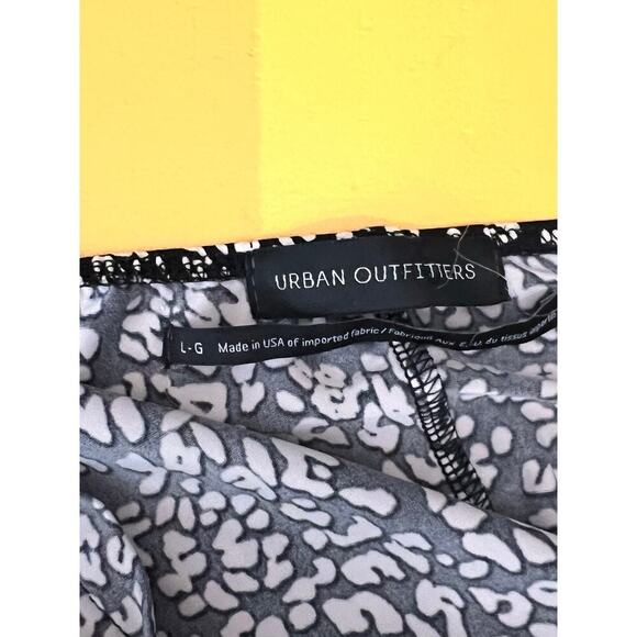 Urban Outfitters Black Cheetah Print Cowl Neck Sleeveless Mini Romper Size Large - Picture 4 of 7